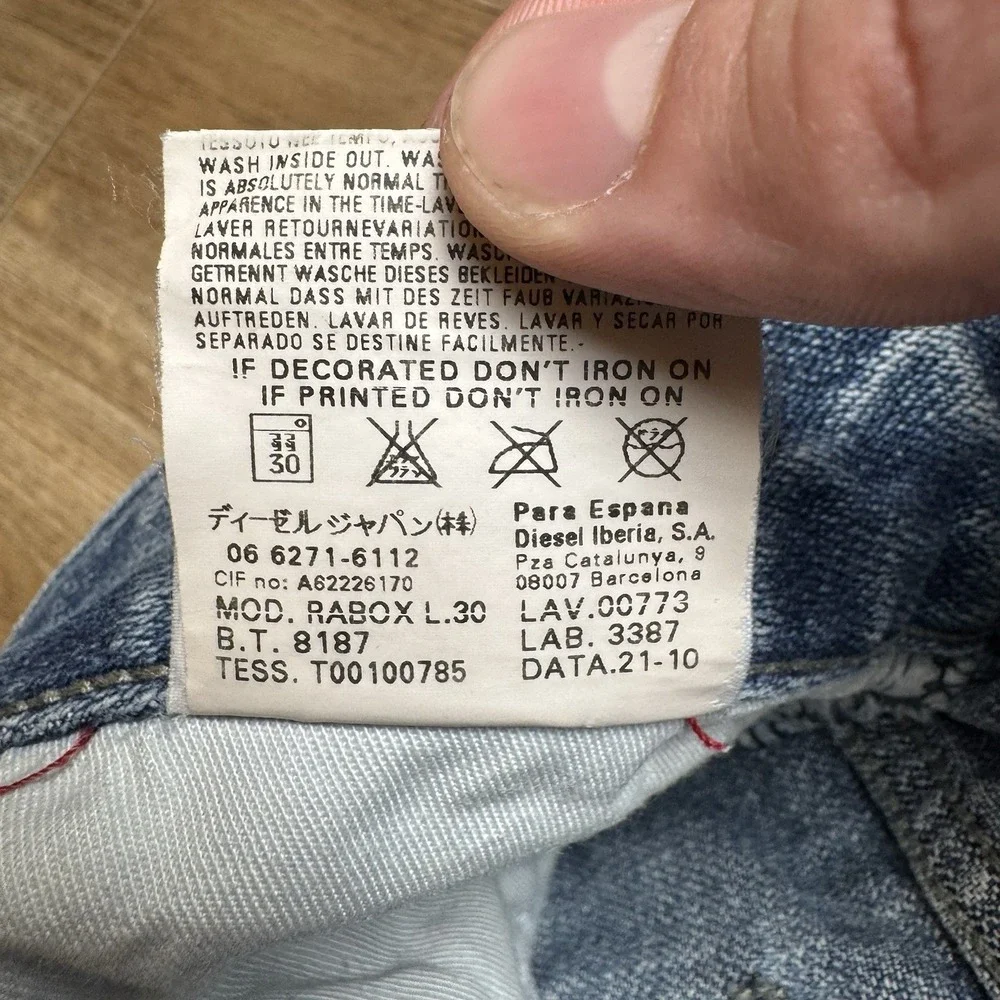 Diesel Rabox Jeans Men 33x28 Light Blue Straight Leg Distressed Made in Italy